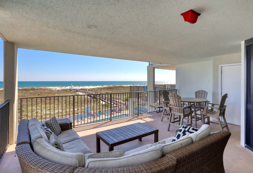 Phoenix VI unit 210, Orange Beach Alabama, 2 Bedroom/2 Bathroom. 2nd Floor. Sleeps 8. Managed by Island Rentals
