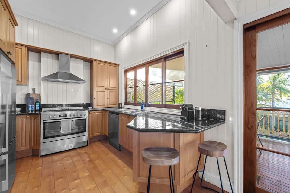 5-Burner Gas Cooktop; Dishwasher; Coffee Machine & all the essentials...