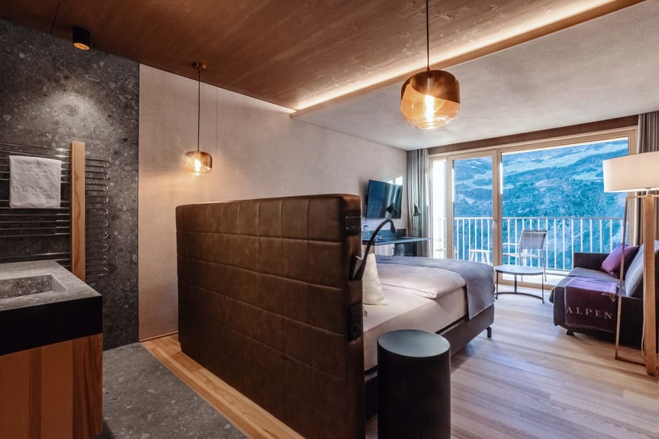 Double Room (Himmelschlüssel) | Living area | TV