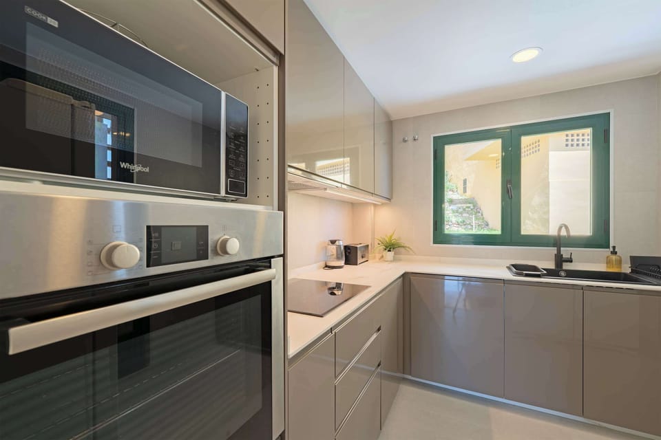 Kitchen with oven, microwave, dishwasher, fridge and freezer