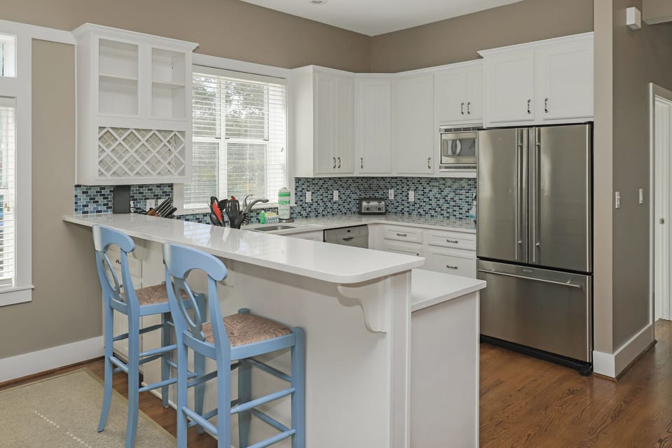 Breakfast Bar and Kitchen