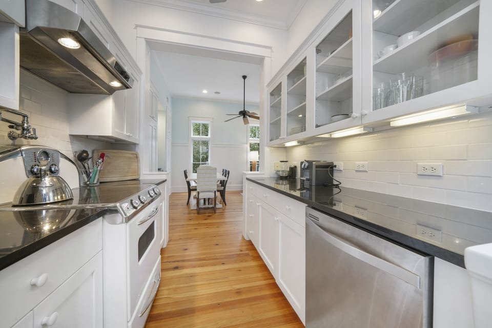 KITCHEN WITH VIEW TO DINING ROOM