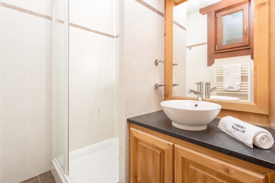 Ensuite bathroom with shower (Paradis 18b also has separate WC)