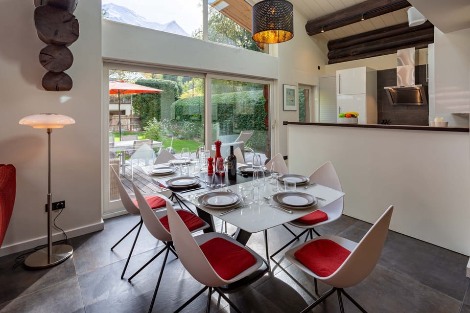 Dining table seating 6-8