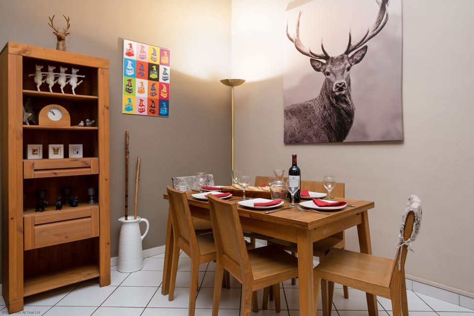 Dining table seats 6