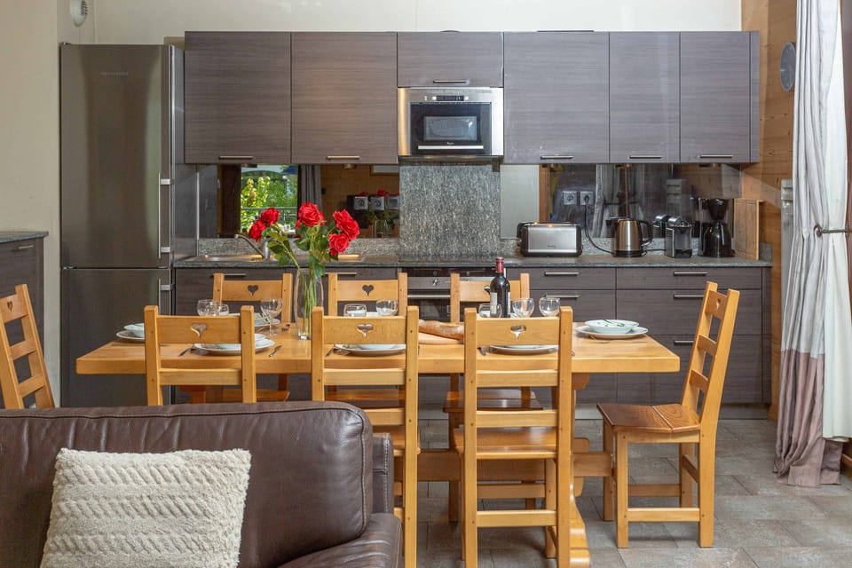 Dining kitchen