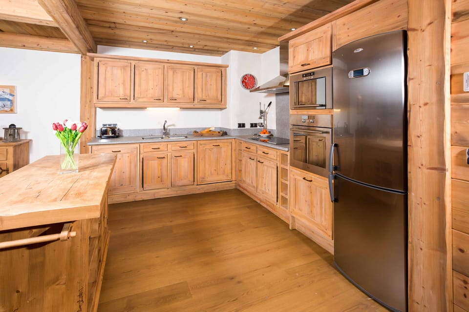 The kitchen is well-equipped for making delicious home-cooking