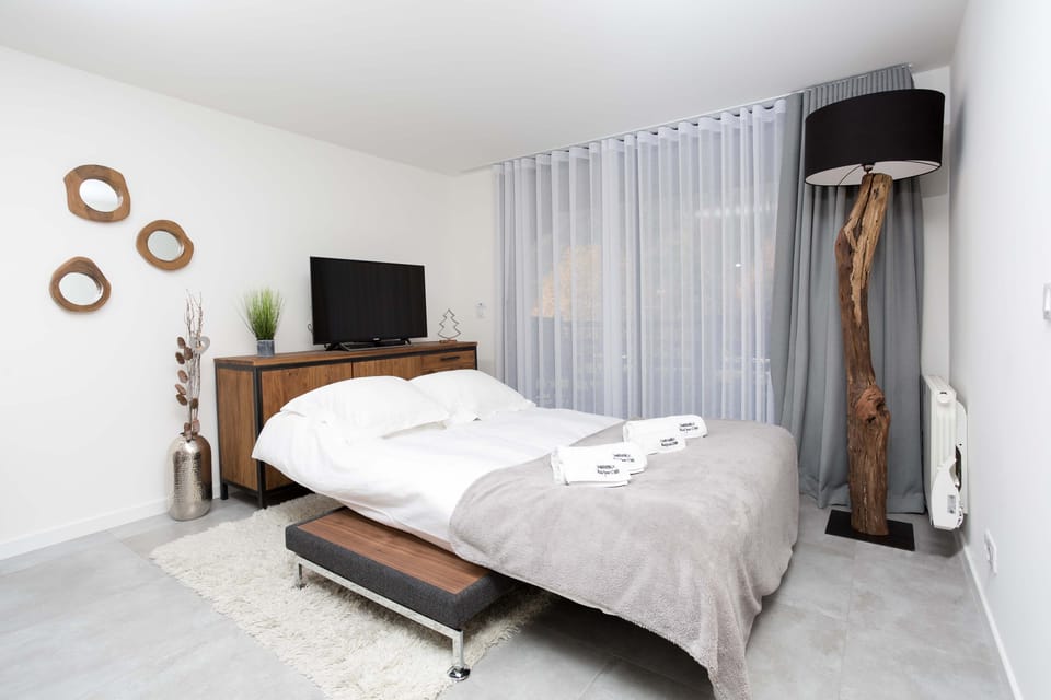 Double bedroom with plenty of built-in wardrobes for up to 4 people