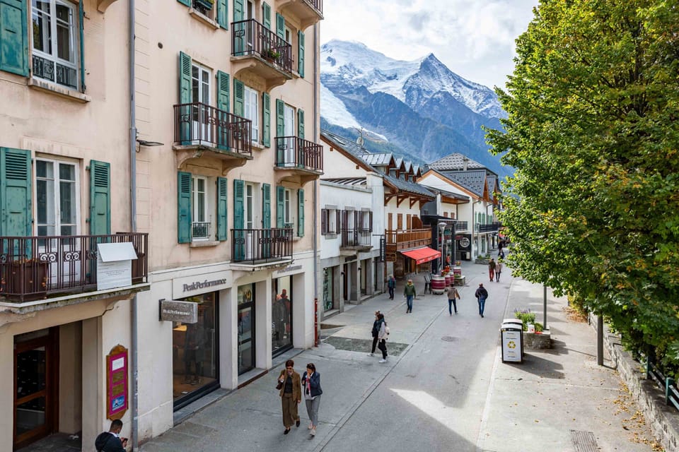 Apartment on the pedestrianised  main street of Chamonix