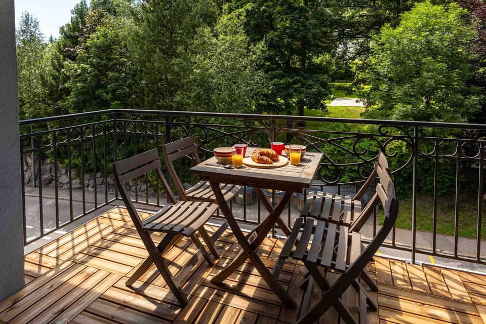 Table and chairs on the balcony
