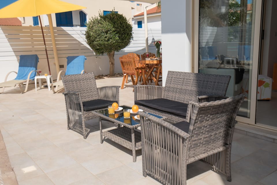 Patio Lounge!