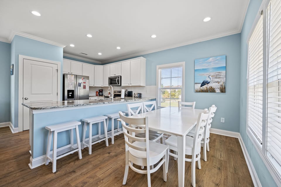 Plenty of seating for the entire family to enjoy a home-cooked meal