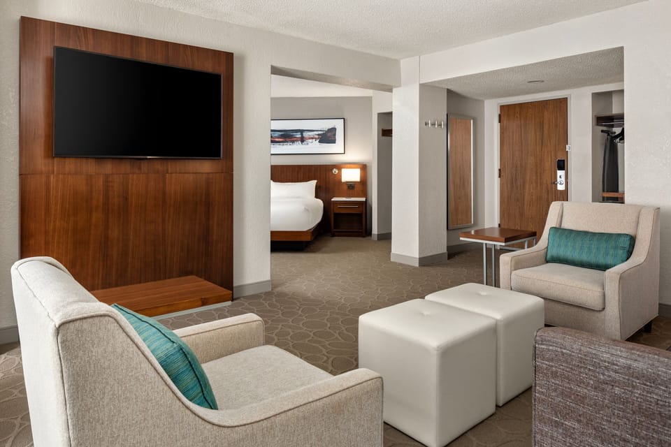 Executive Room, 1 King Bed with Sofa bed | Premium bedding, in-room safe, desk, blackout drapes
