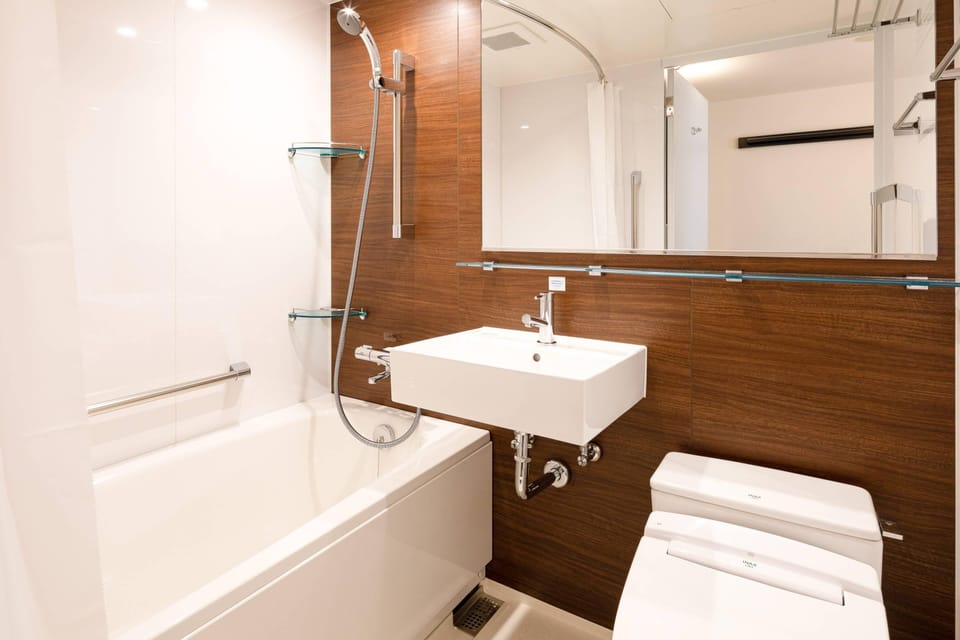 Combined shower/tub, free toiletries, hair dryer, slippers