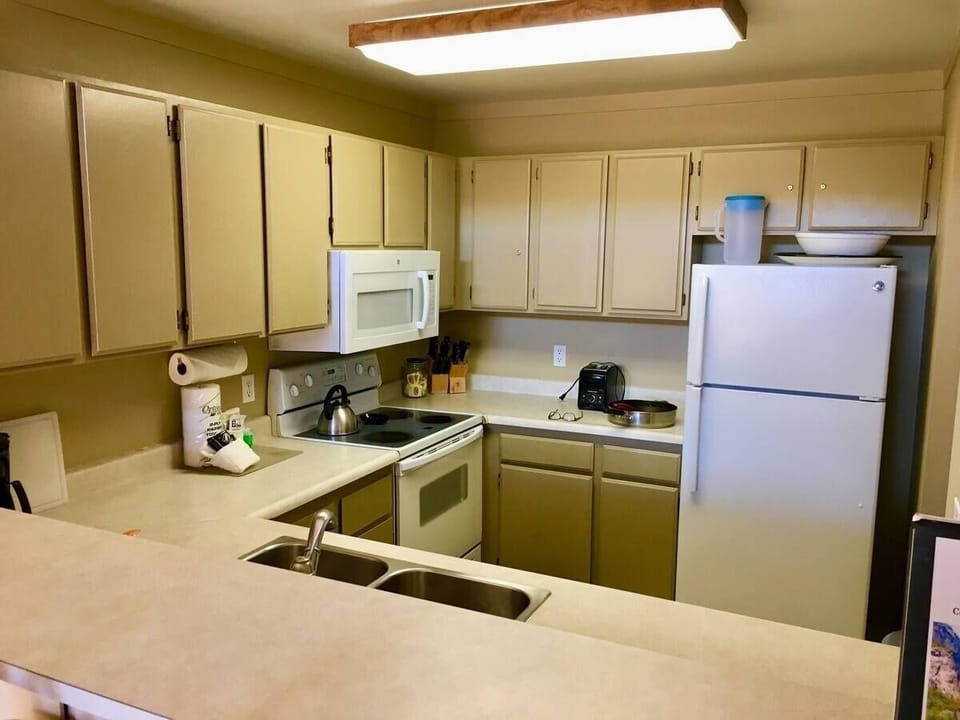 Kitchen with free coffee and tea