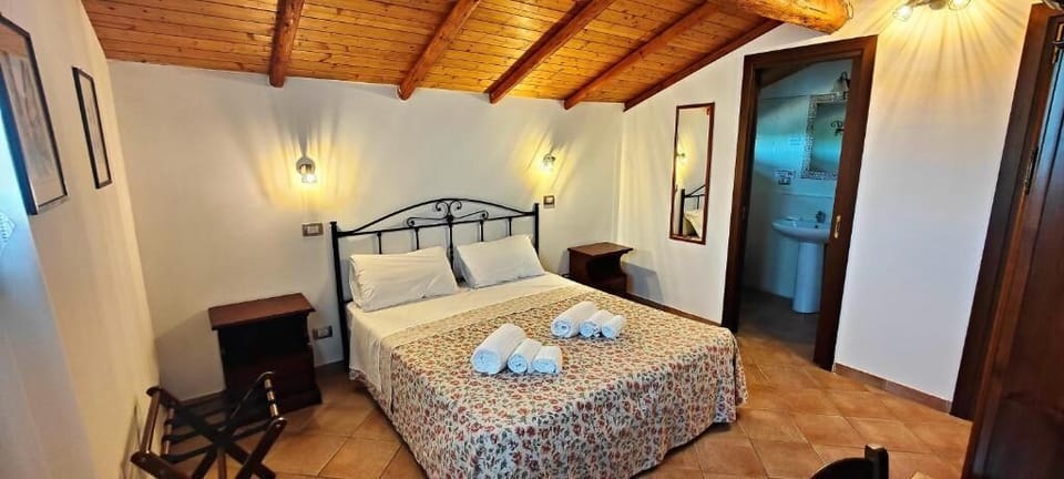 In-room safe, desk, iron/ironing board, free WiFi