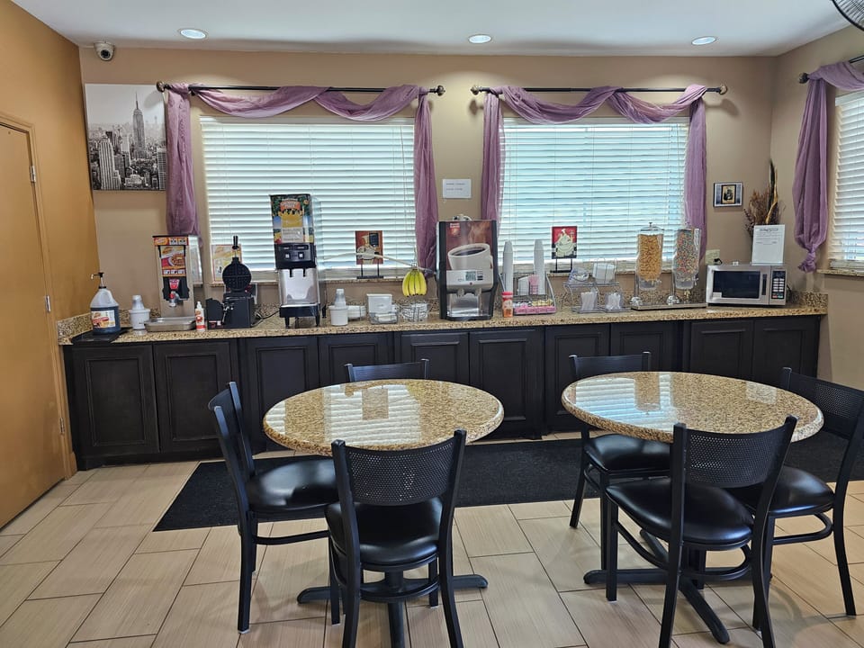 Free daily continental breakfast