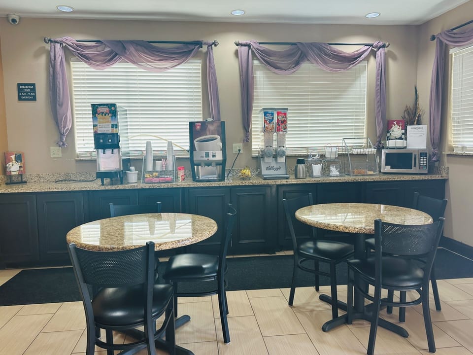 Free daily continental breakfast