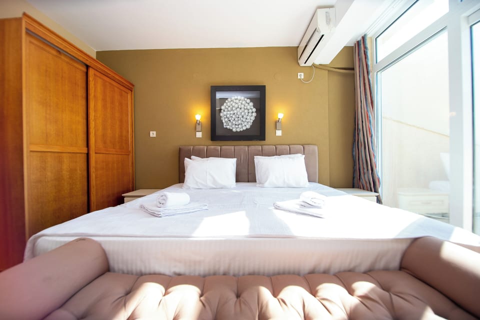 Standard Double Room, 1 Queen Bed, Sea View | Egyptian cotton sheets, premium bedding, minibar, in-room safe