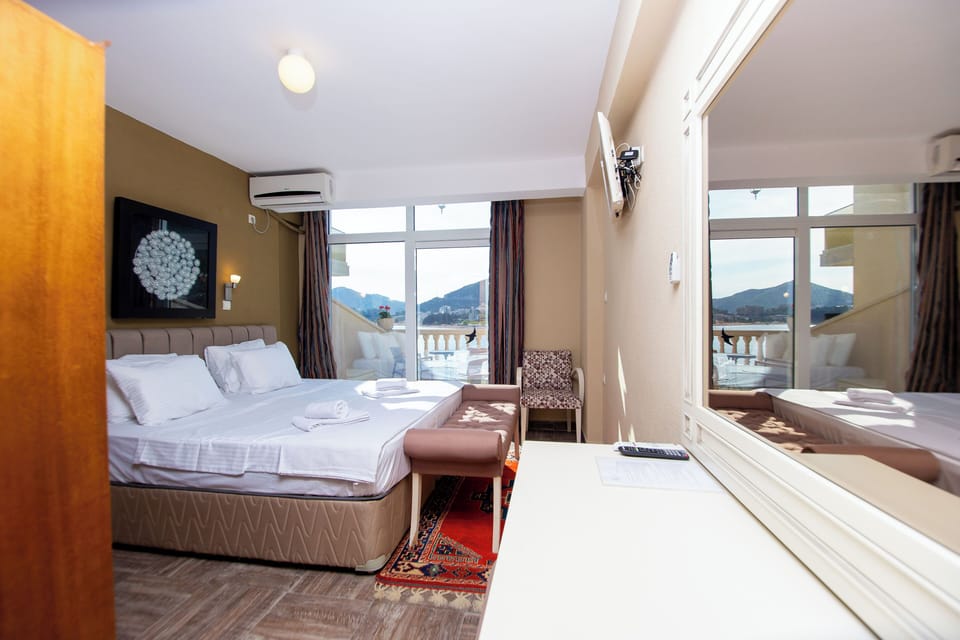 Standard Double Room, 1 Queen Bed, Sea View | Egyptian cotton sheets, premium bedding, minibar, in-room safe