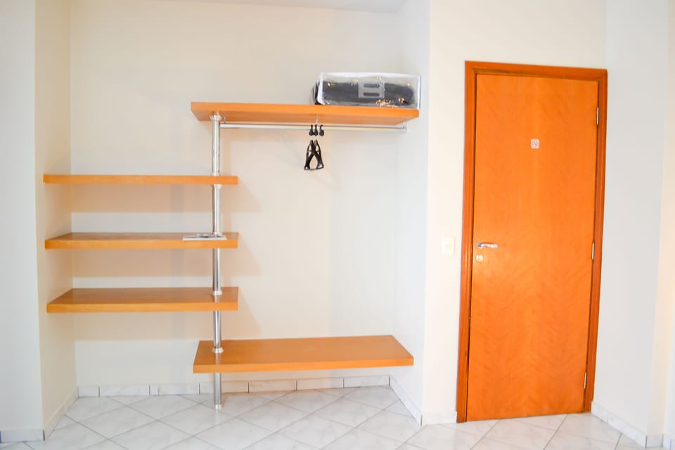 Deluxe Single Room | Minibar, desk, iron/ironing board, WiFi (free)