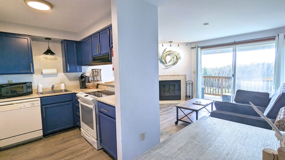 Condo | Living area | 40-inch flat-screen TV with cable channels, Smart TV, fireplace