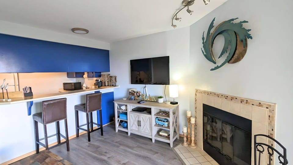 Condo | Living area | 40-inch flat-screen TV with cable channels, Smart TV, fireplace