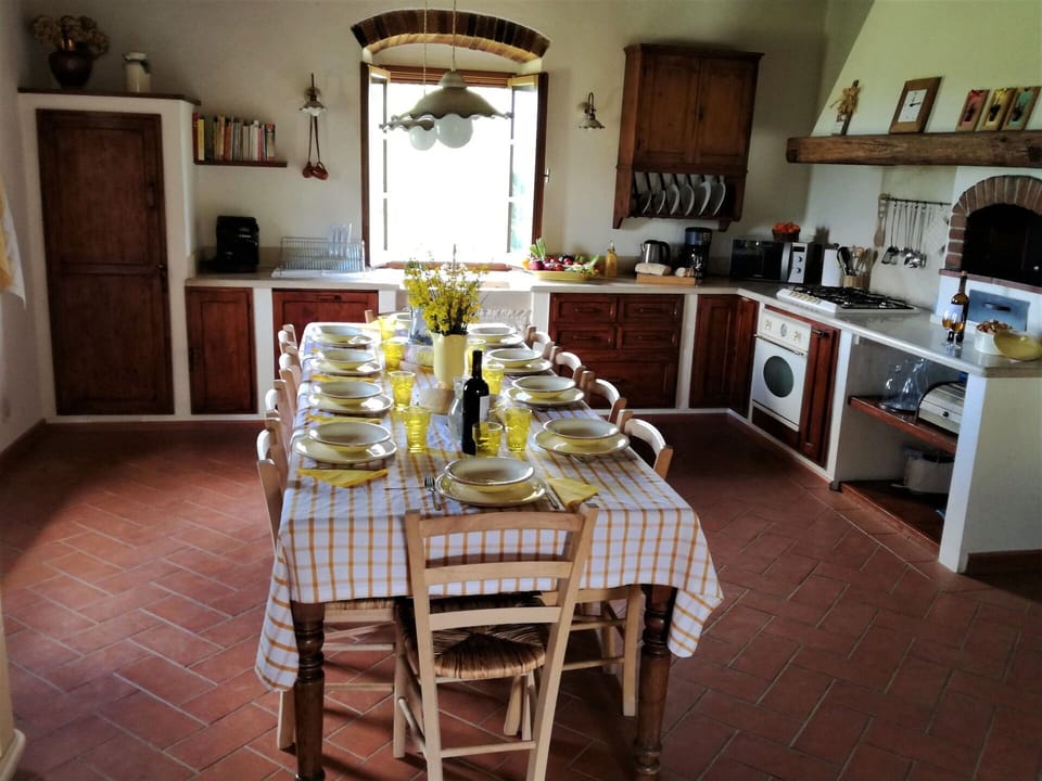 Table, Picture Frame, Furniture, Cabinetry, Wood, Chair, Tableware, Interior Design, Floor, Building