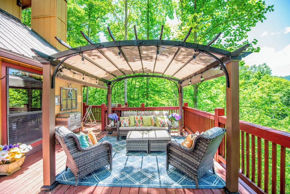 Private Deck | Wood-Burning Outdoor Fireplace | Nantahala National Forest