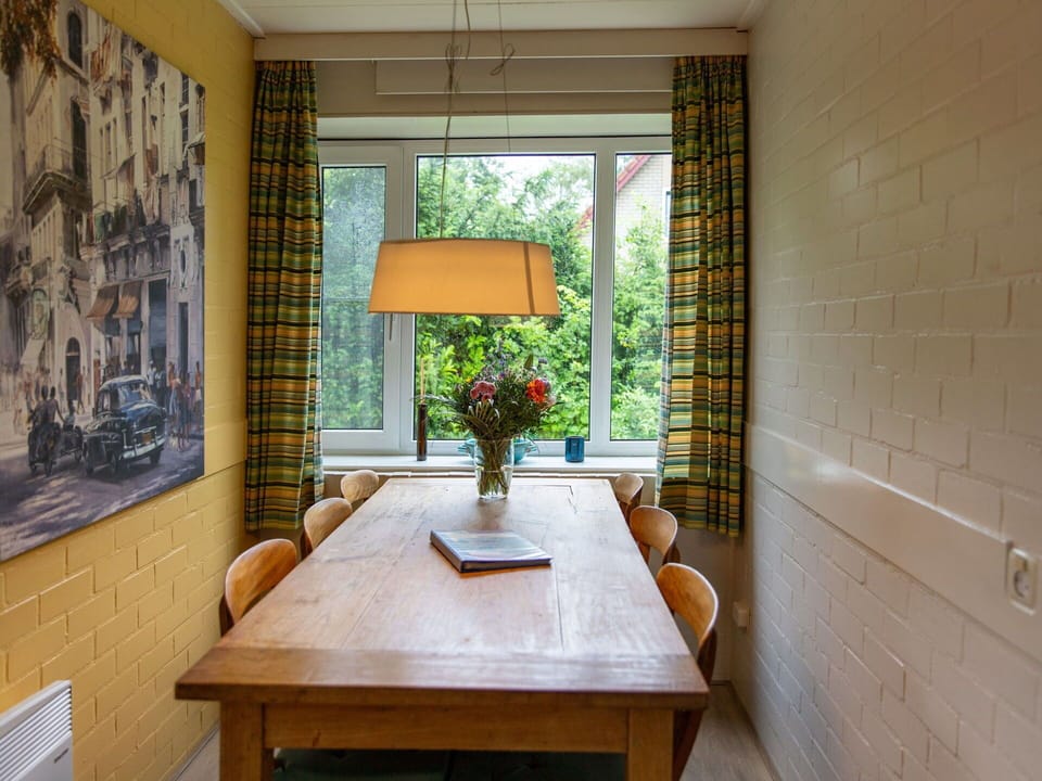 Table, Furniture, Plant, Flower, Wood, Houseplant, Window, Vase, Interior Design, Shade