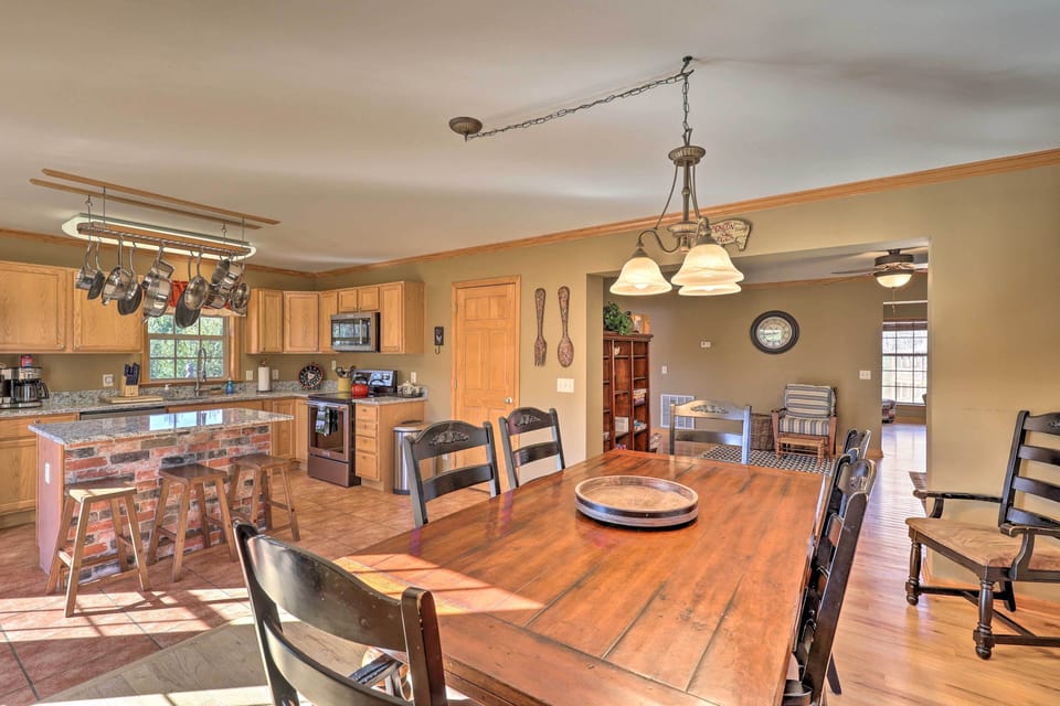 Dining Room | Seating for 8