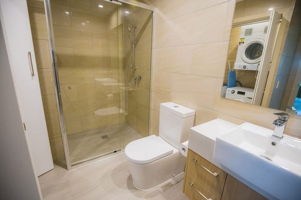 D.2BRM1K1D(200,300) Stylish 2 bedroom king apartment Windsor, Brisbane