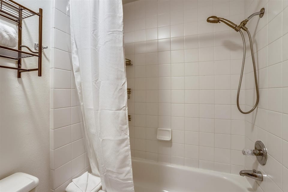 Bathroom - Pine Ridge 7E - Ski-in / Ski-Out - Breckenridge Vacation Rental