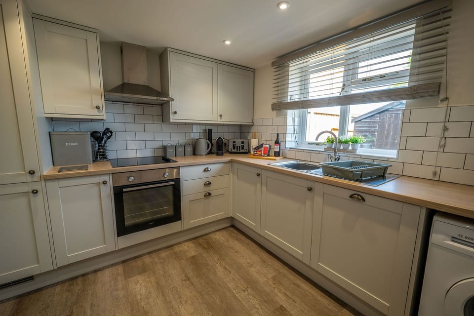 Luxury Bungalow, Accessible, Private Bathroom (With Hot Tub) | Shared kitchen | Highchair