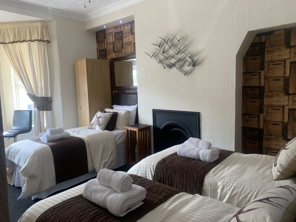 Triple Room | Iron/ironing board, free WiFi, bed sheets