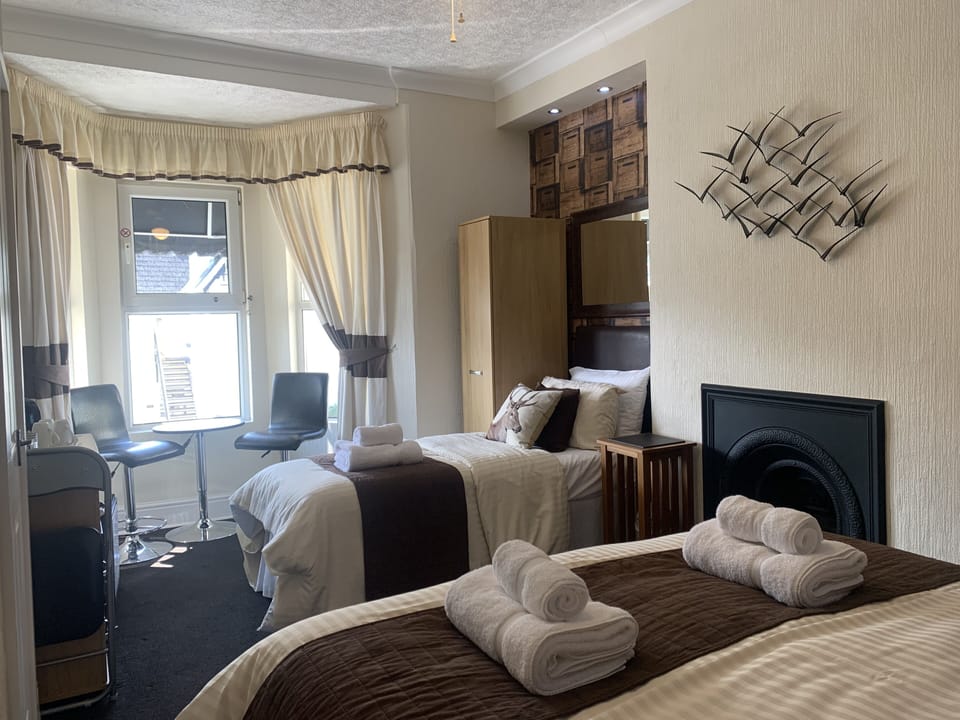 Triple Room | Iron/ironing board, free WiFi, bed sheets