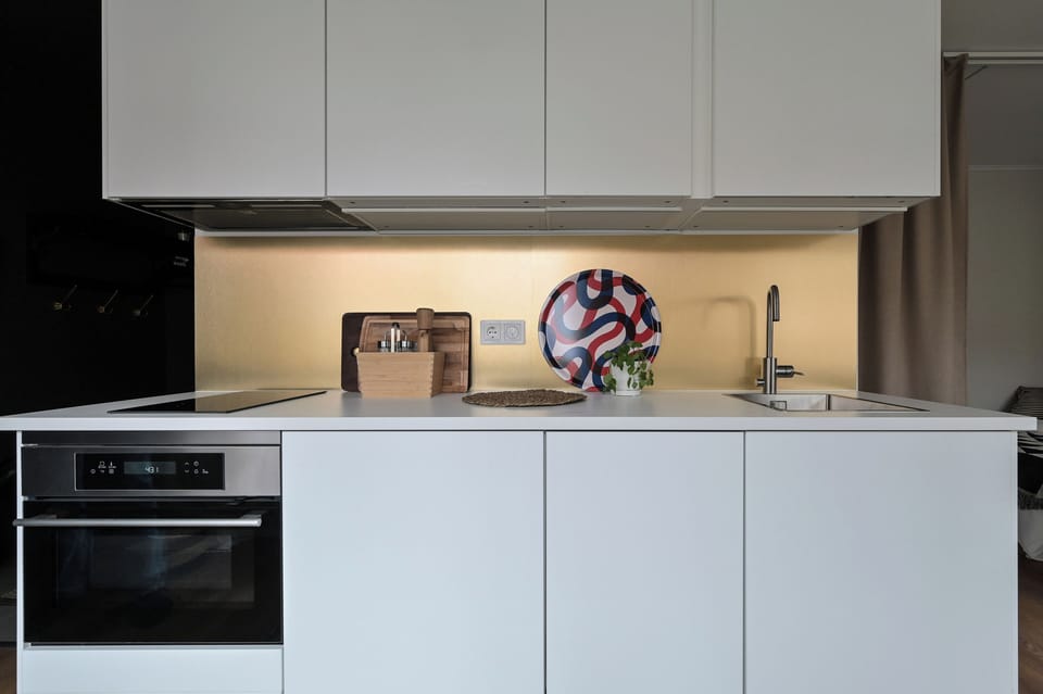 Apartment | Private kitchen | Mini-fridge, microwave, coffee/tea maker, cookware/dishes/utensils