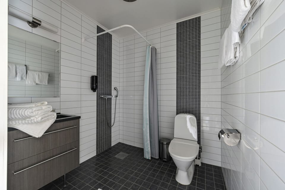 Apartment | Bathroom | Shower, hair dryer (on request), towels
