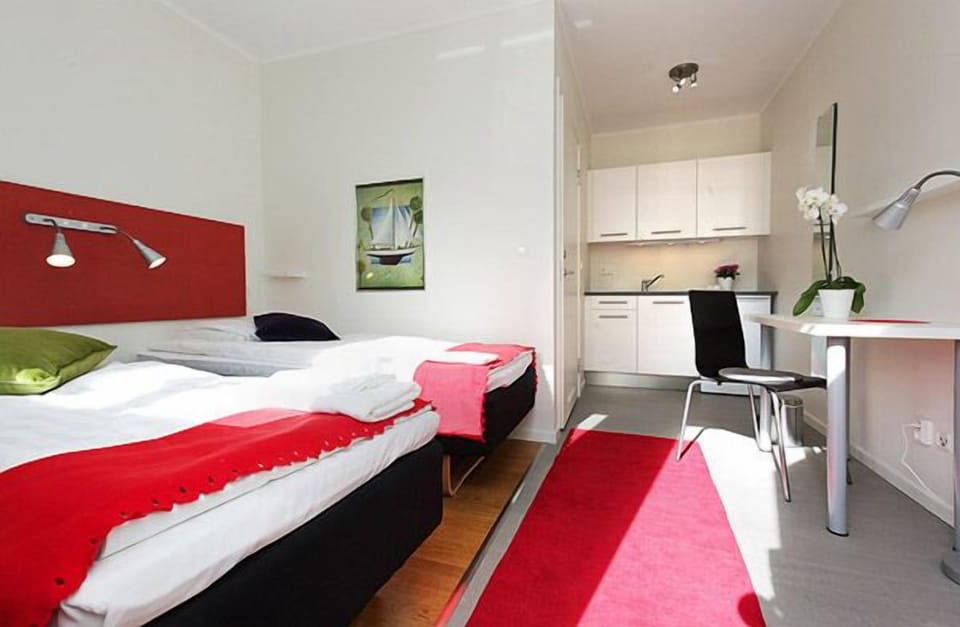 Studio, Kitchenette, Ground Floor | Desk, soundproofing, iron/ironing board (on request), WiFi (free)