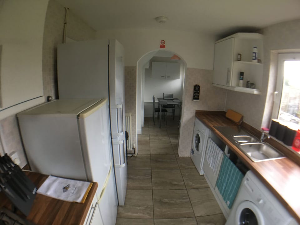 House | Private kitchen | Fridge, microwave, oven, stovetop