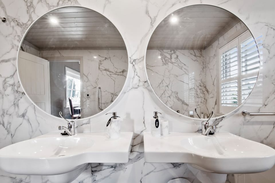 Rivulet | Bathroom | Hair dryer, bathrobes, towels, soap