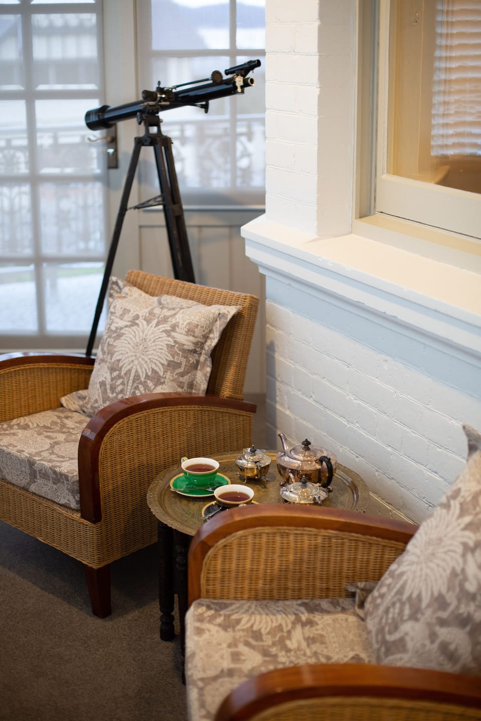 Regatta Suite | Living area | Flat-screen TV, DVD player