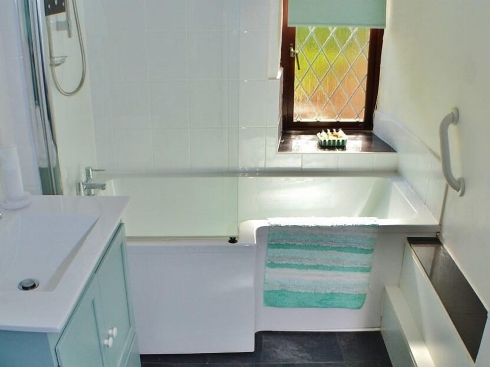 Standard Double Room, Ensuite (Shower) | Bathroom