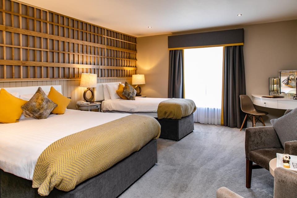 Hypo-allergenic bedding, desk, iron/ironing board, free WiFi