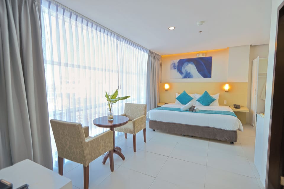 Deluxe Room | Hypo-allergenic bedding available, desk, laptop workspace, WiFi (free)