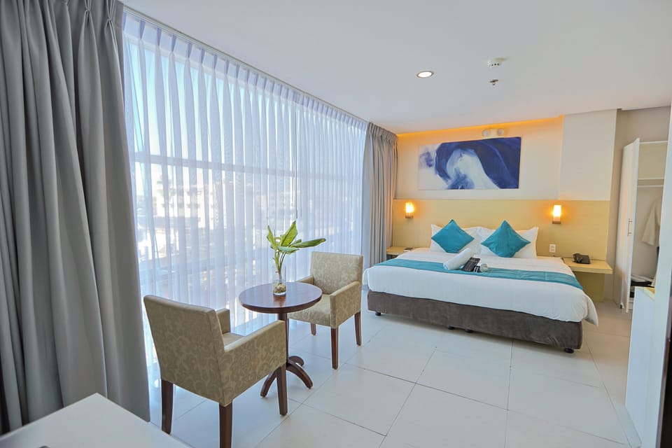 Deluxe Room | Hypo-allergenic bedding available, desk, laptop workspace, WiFi (free)