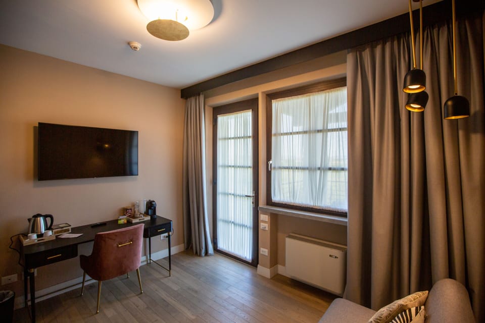 Suite | Living area | 21-inch LCD TV with digital channels, TV