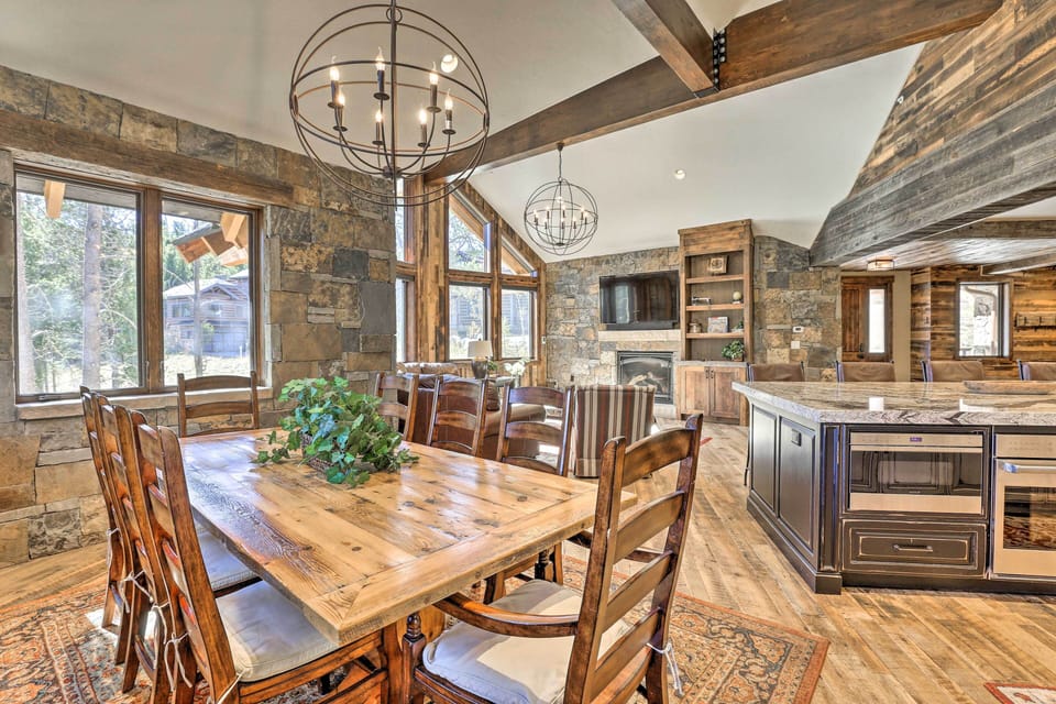 Dining Area | Free WiFi