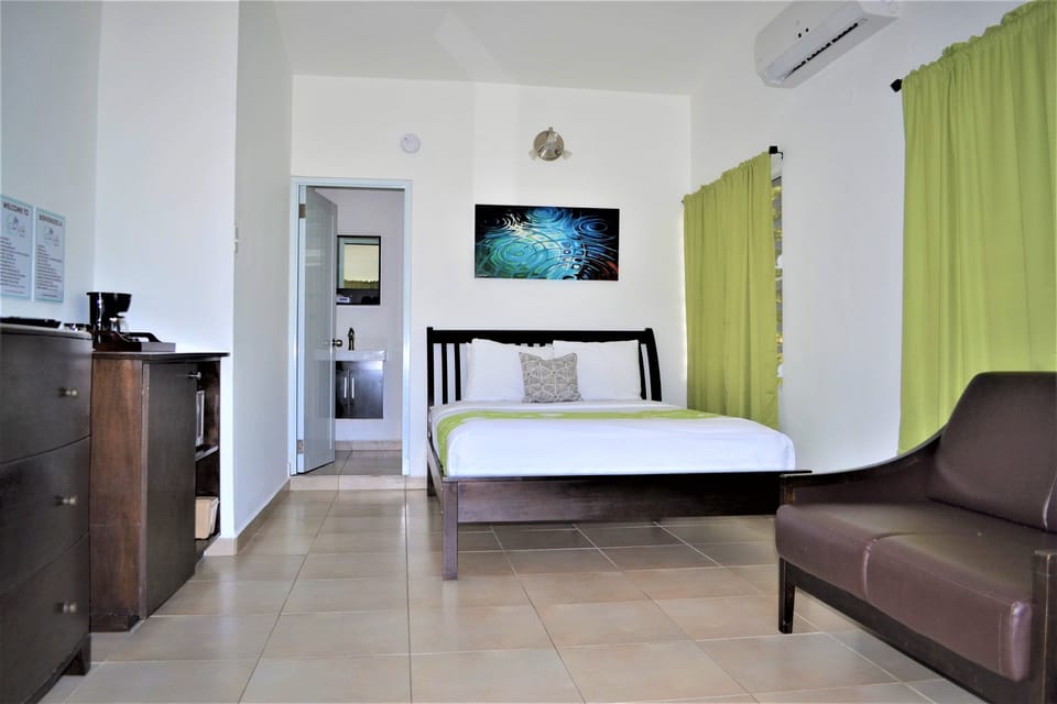 Standard Room | In-room safe, individually decorated, individually furnished, bed sheets