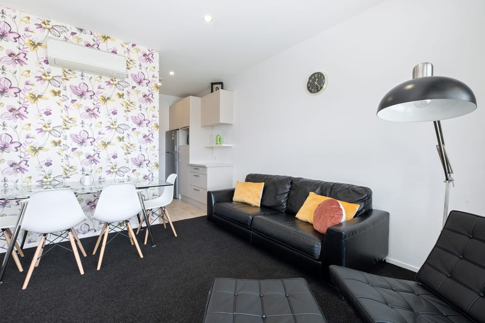 Deluxe Apartment | Living area | 32-inch flat-screen TV with cable channels, TV, streaming services